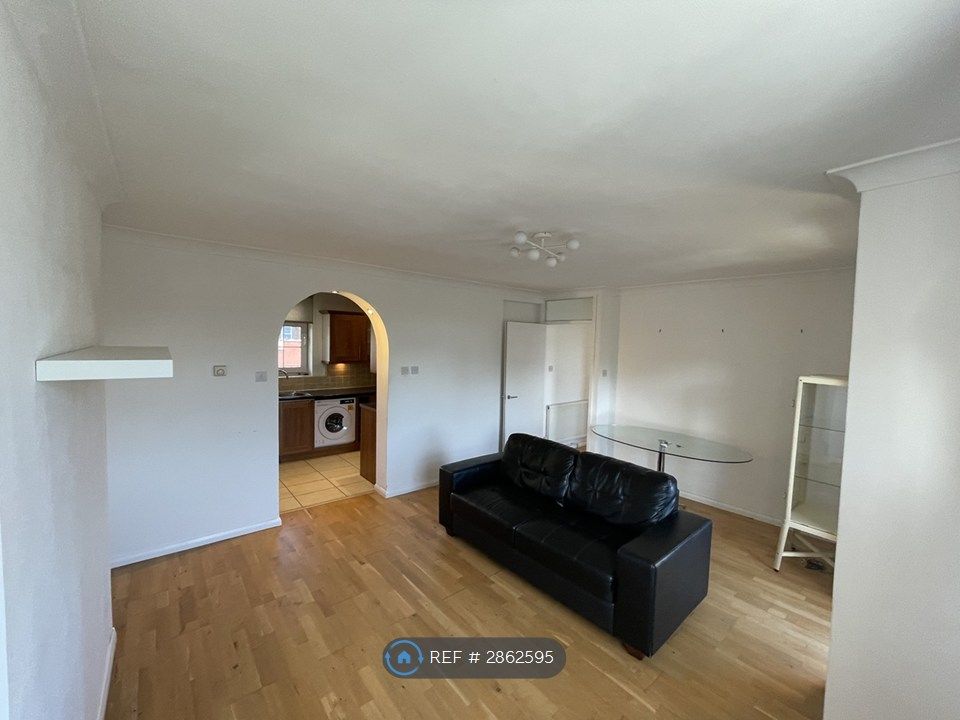 Property photo 1 of 10 Living/Dining Room