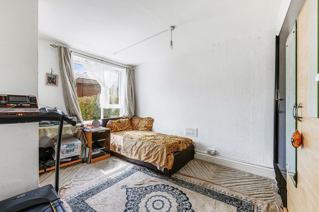 Property photo 3 of 6