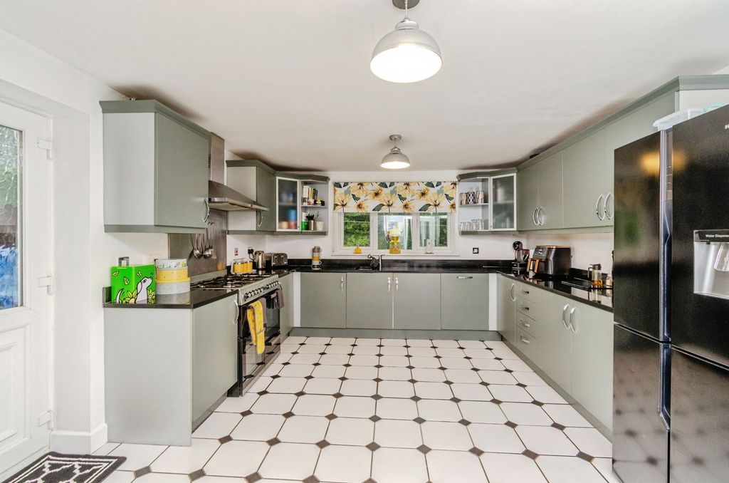 Property photo 3 of 18 Photo