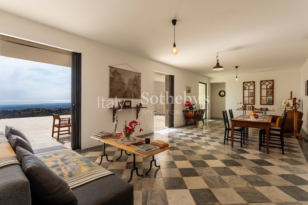 Property photo 2 of 25