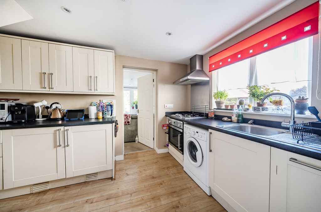 Property photo 3 of 15 1354121-13-68c2Ed...