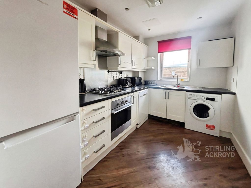 Property photo 3 of 11 Kitchen