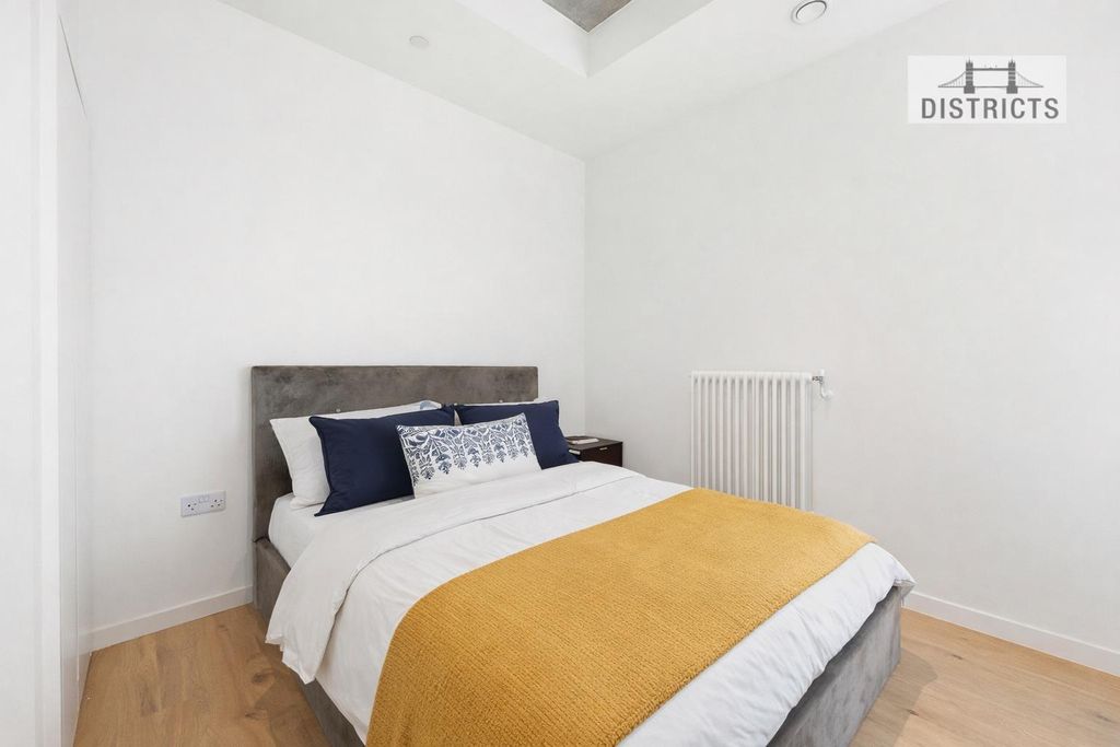 Property photo 3 of 11 Bedroom Wm.Png