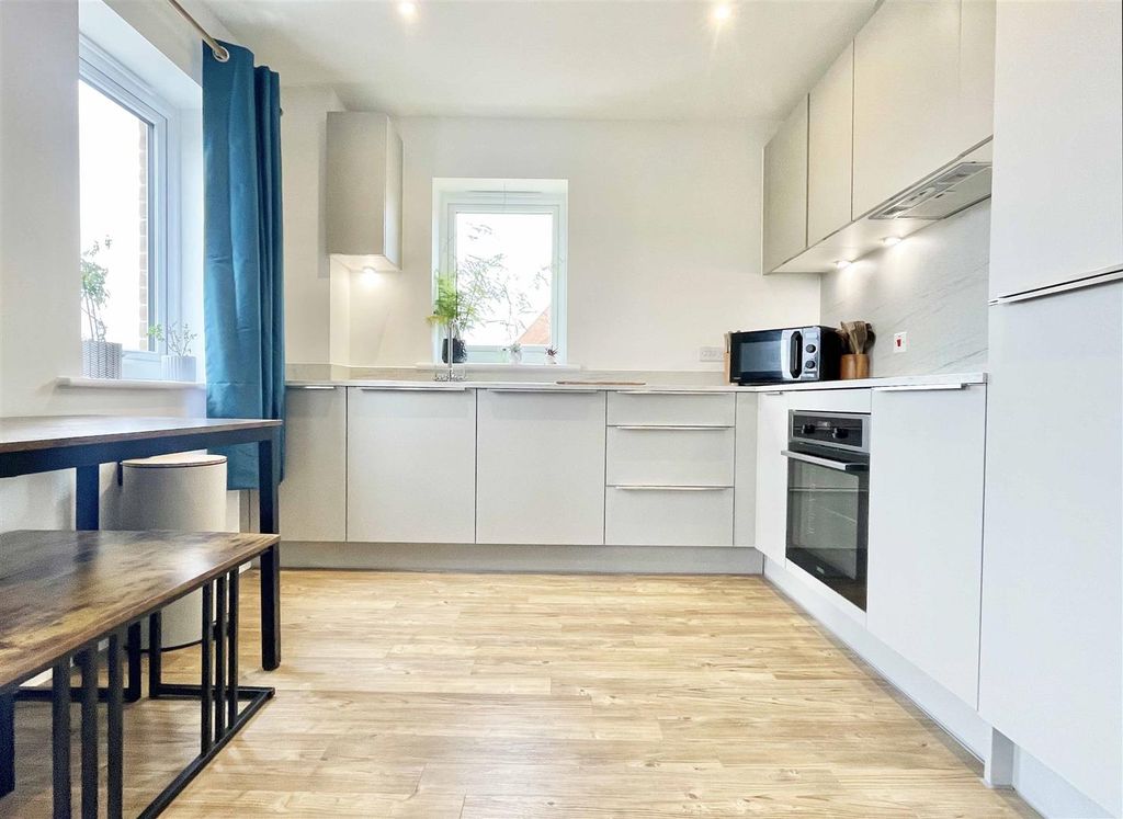 Property photo 3 of 12 Kitcg4.Jpg