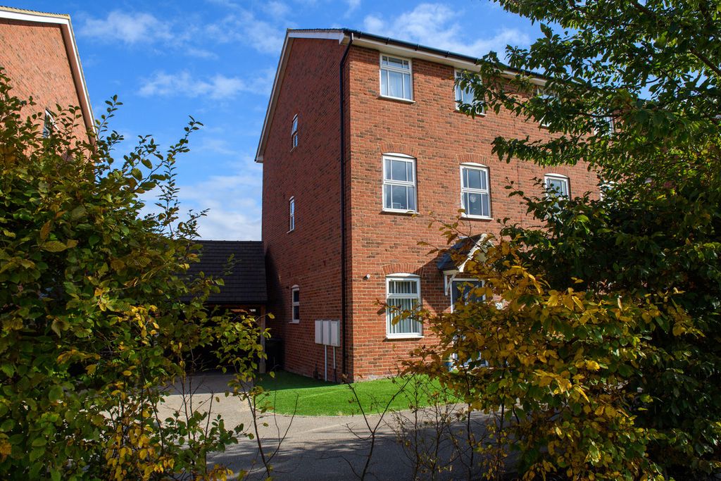 Property photo 1 of 21