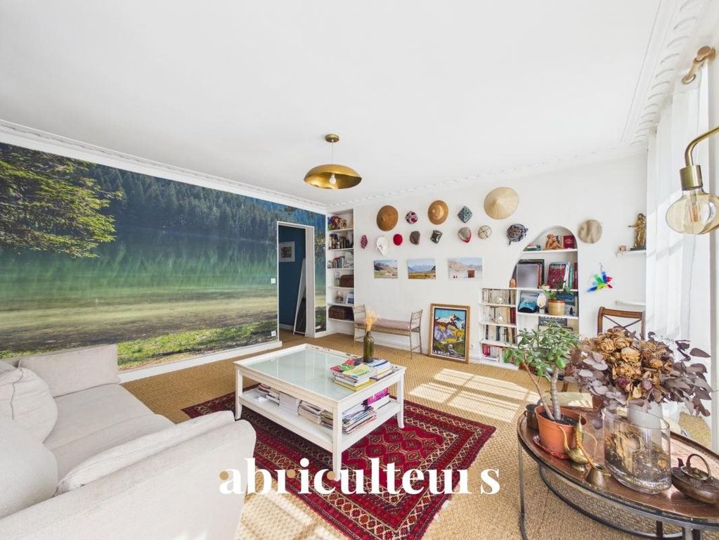 Property photo 1 of 12 Apartment Through-Passage For Sale In Paris 18th, Near Batignolles (75018)