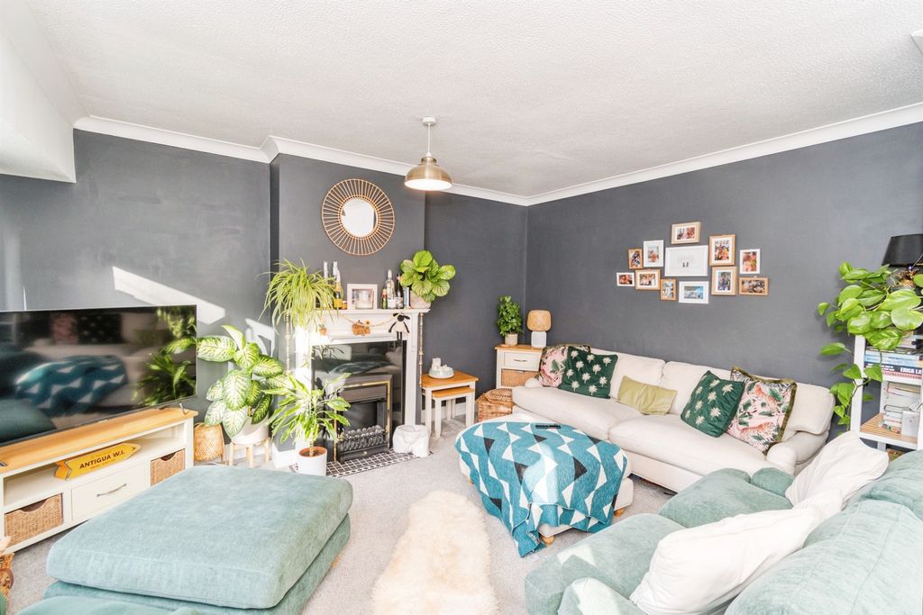 Property photo 2 of 18