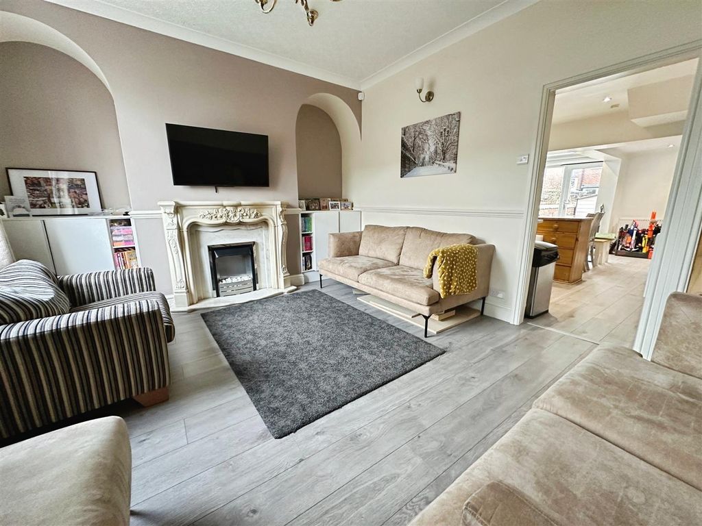 Property photo 2 of 11 Lounge