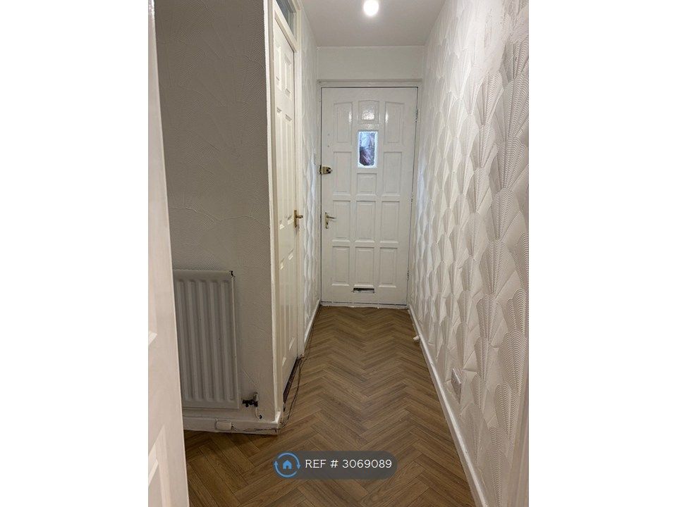 Property photo 2 of 27 Entrance Landing