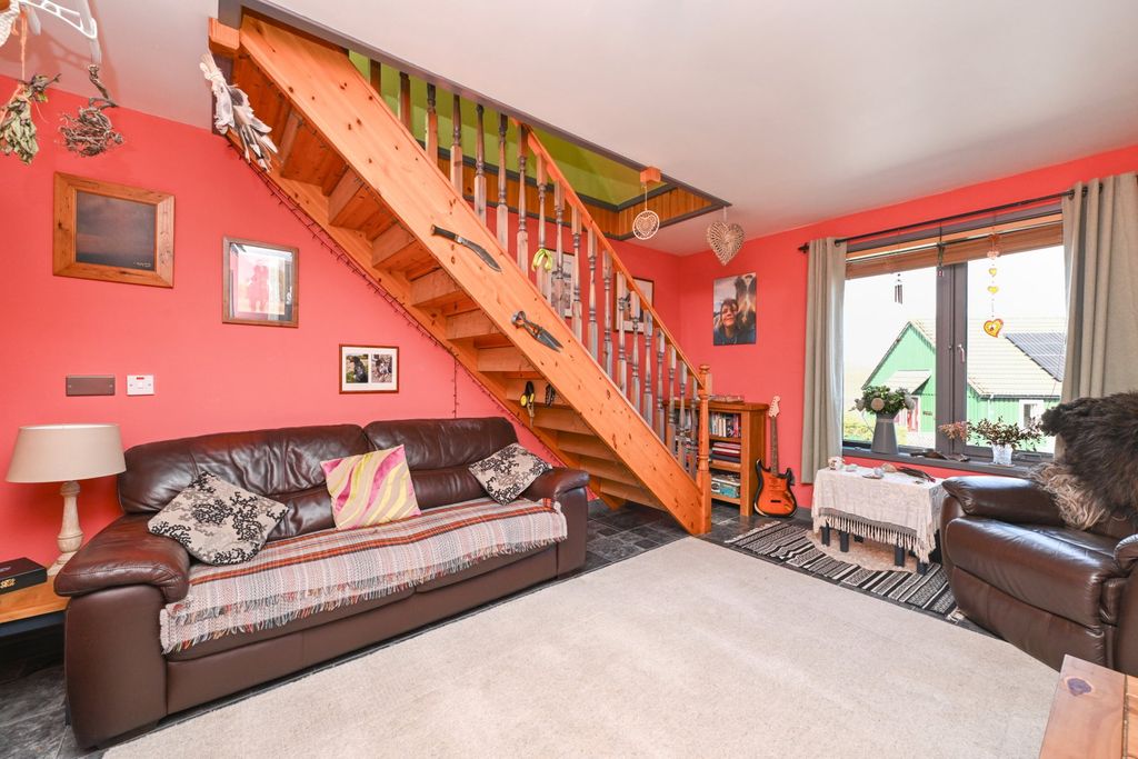 Property photo 3 of 32