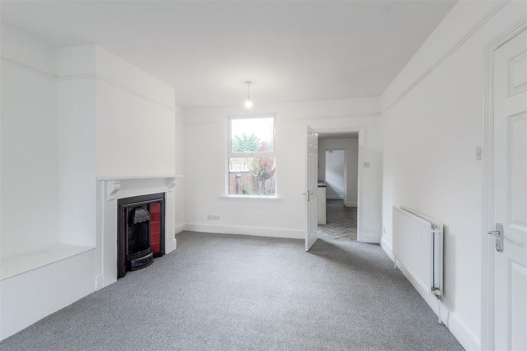 Property photo 3 of 10 9 Elsden Road 003.Jpg