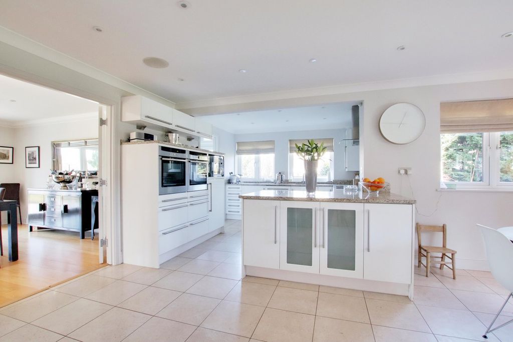 Property photo 3 of 23