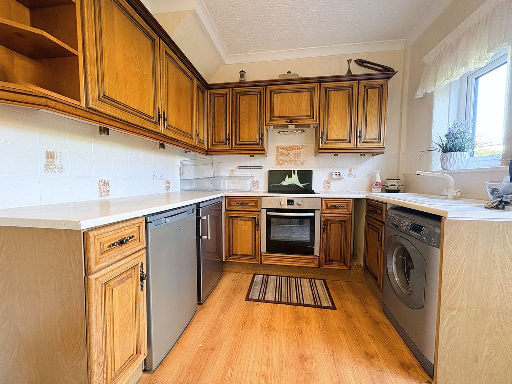 Property photo 2 of 20