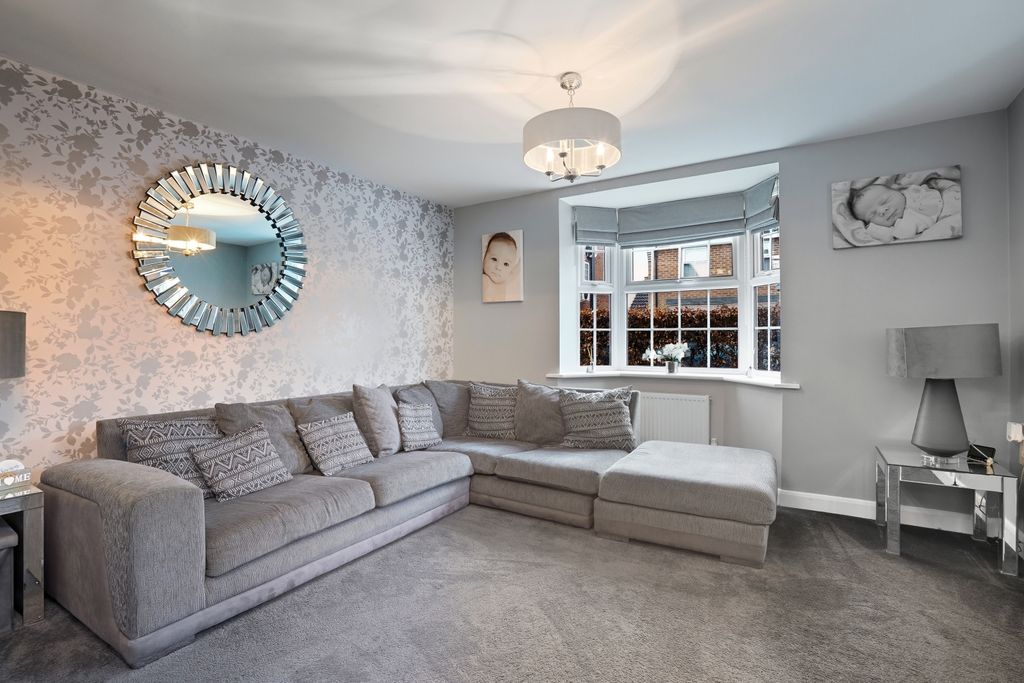 Property photo 3 of 16 Hillcrestdrive005