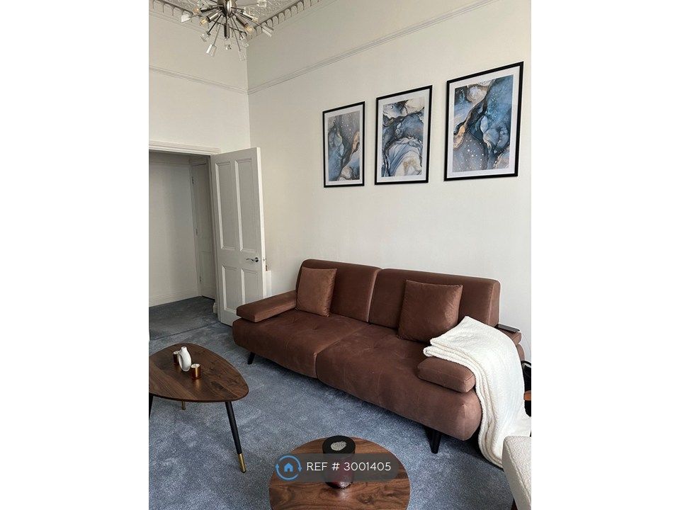 Property photo 1 of 10 Living Room
