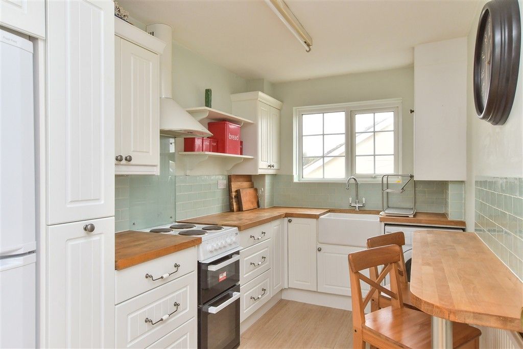 Property photo 2 of 10 Kitchen