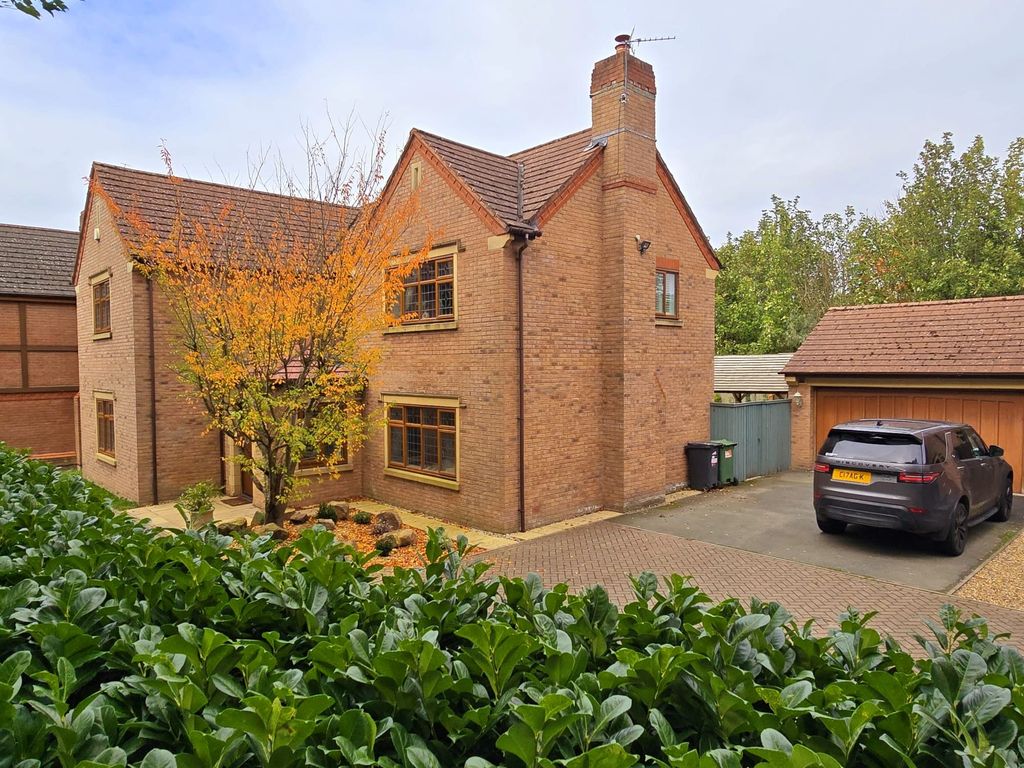 Property photo 2 of 27