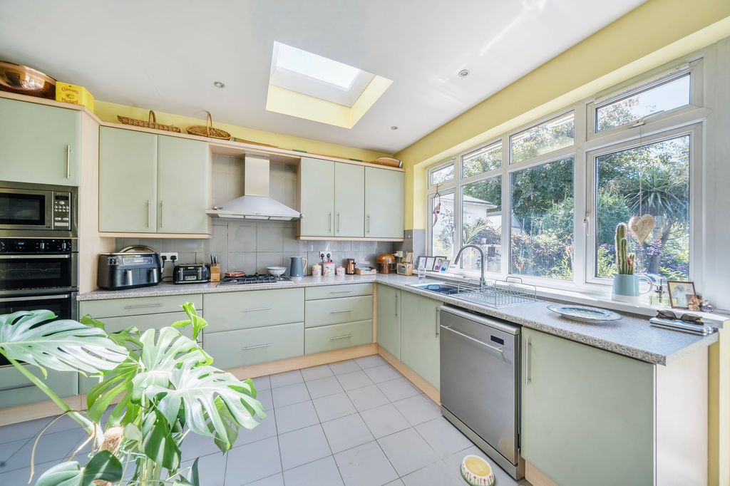 Property photo 2 of 20 Kitchen