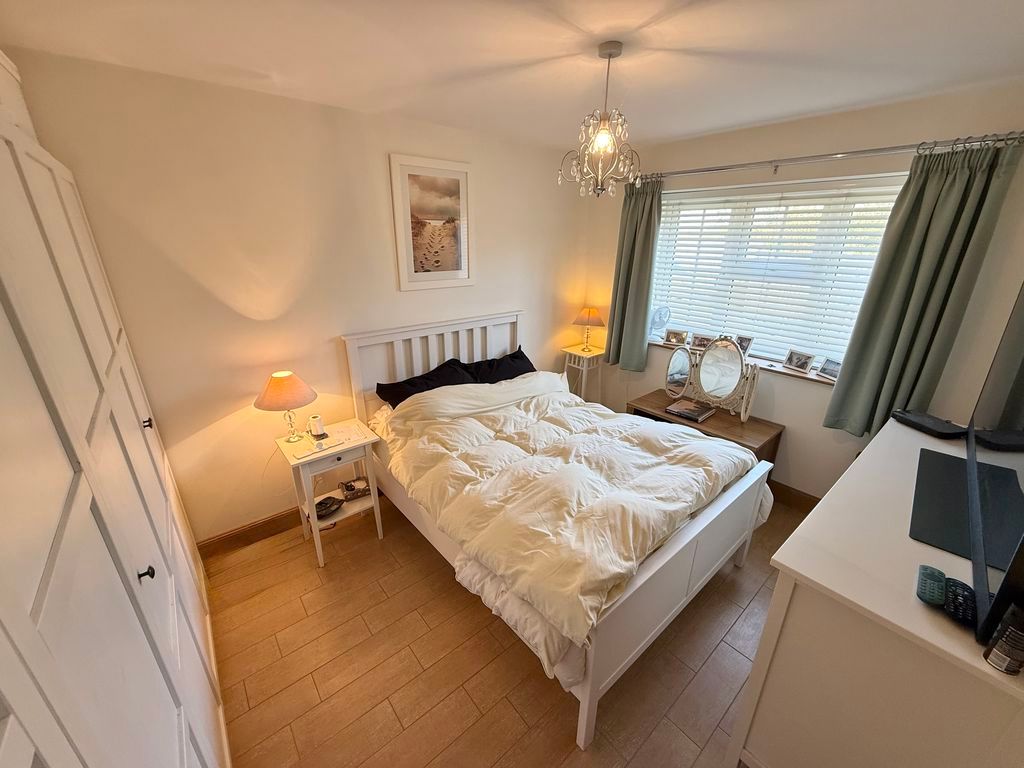 Property photo 3 of 11 Master Bedroom