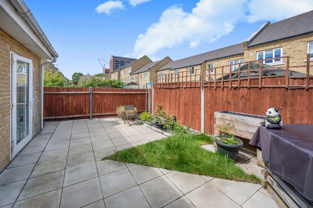 Property photo 2 of 18