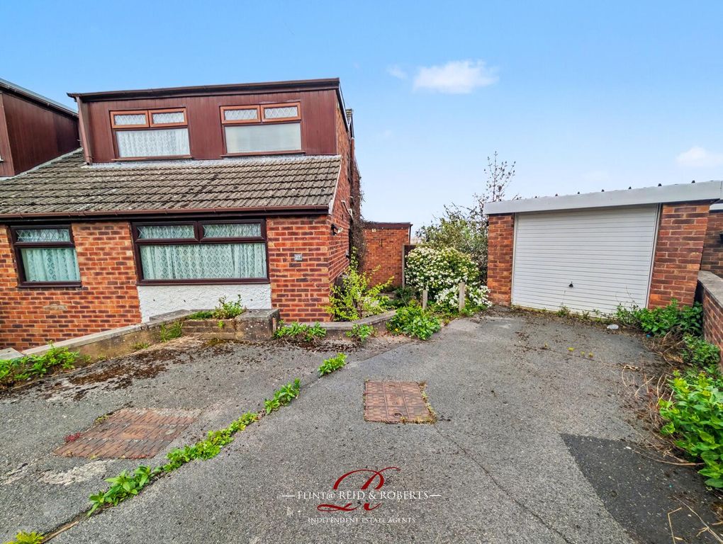 Property photo 1 of 18 Driveway