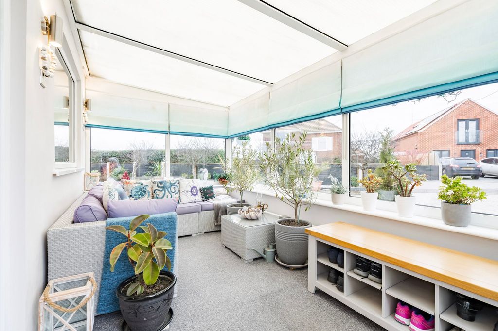 Property photo 3 of 27