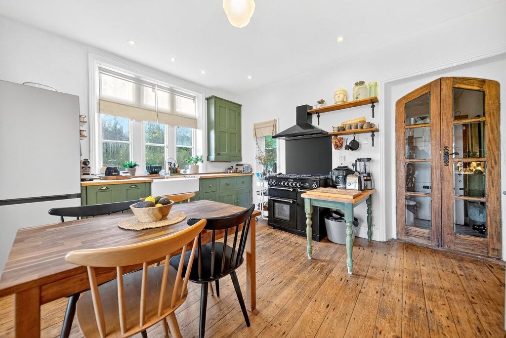 Property photo 3 of 29 Picture No. 18