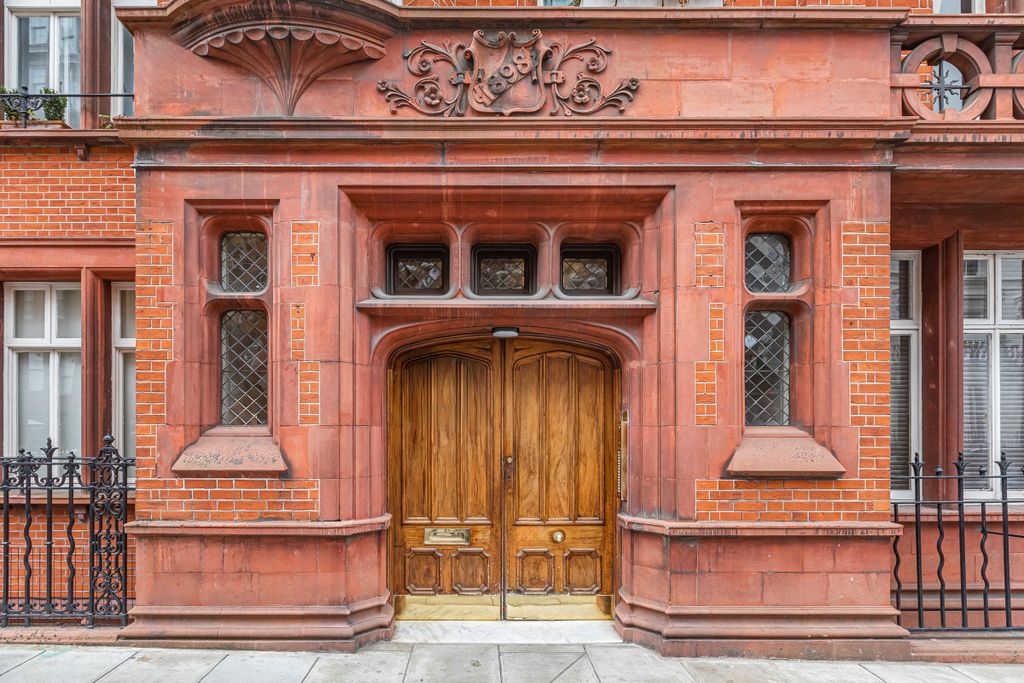 Property photo 2 of 10