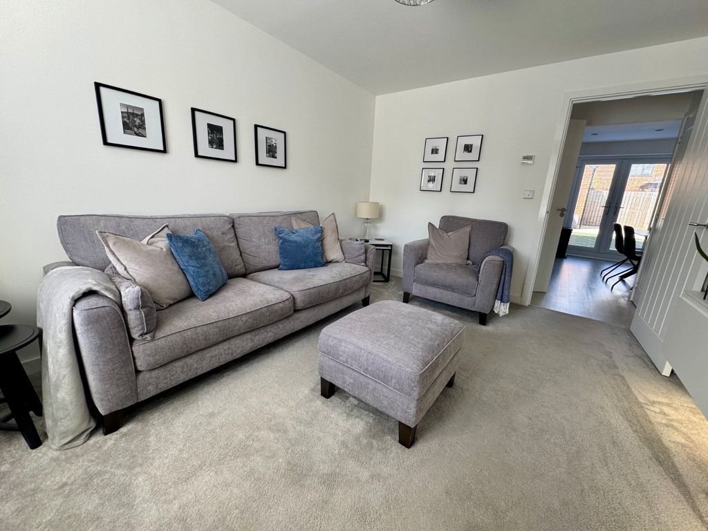 Property photo 3 of 19 Living Room