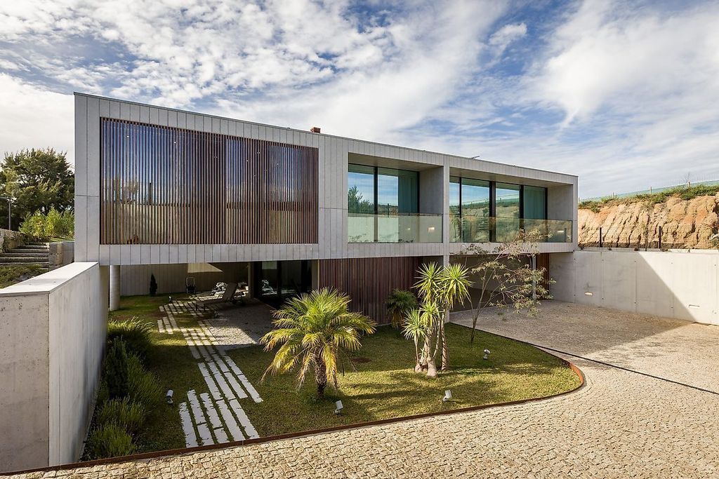 Property photo 3 of 44