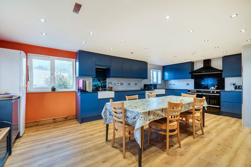 Property photo 3 of 24