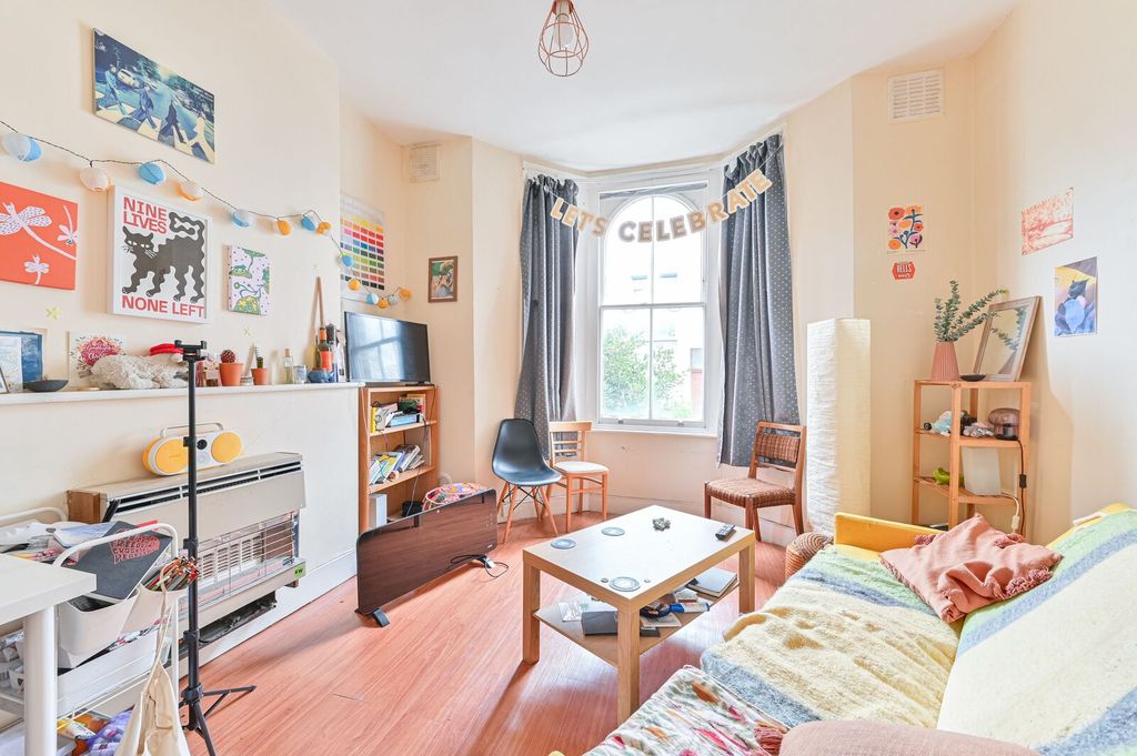 Property photo 2 of 18