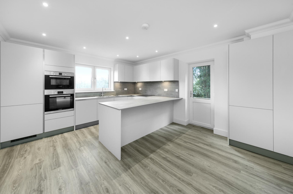 Property photo 2 of 14 Kitchen
