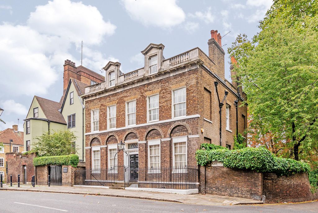 Property photo 3 of 6 Photo 10