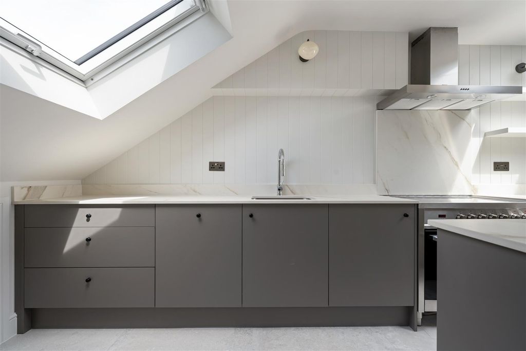 Property photo 1 of 30 Sebert Road, E7