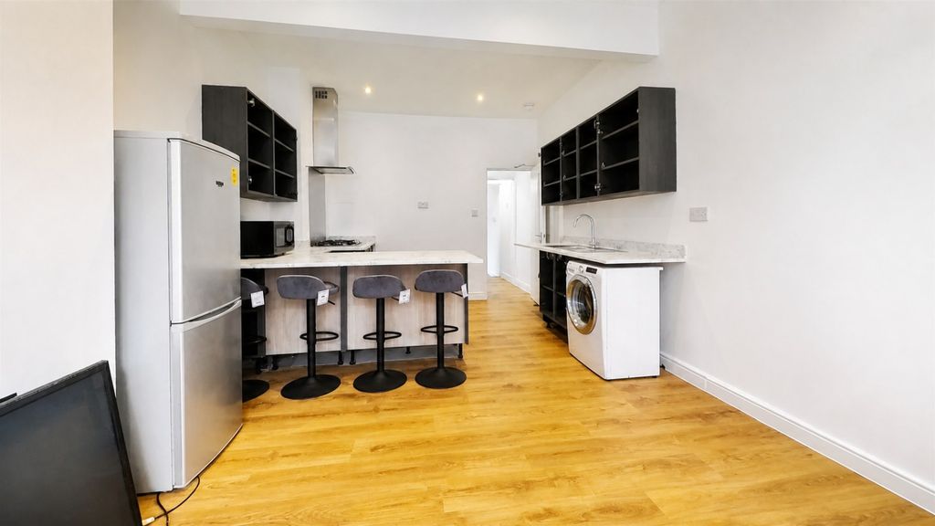 Property photo 2 of 13 Picture No. 10