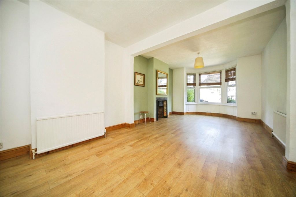 Property photo 2 of 13 Picture No. 17