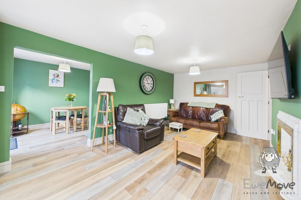 Property photo 2 of 15 Ewemove - Sutton Park Drive -  2