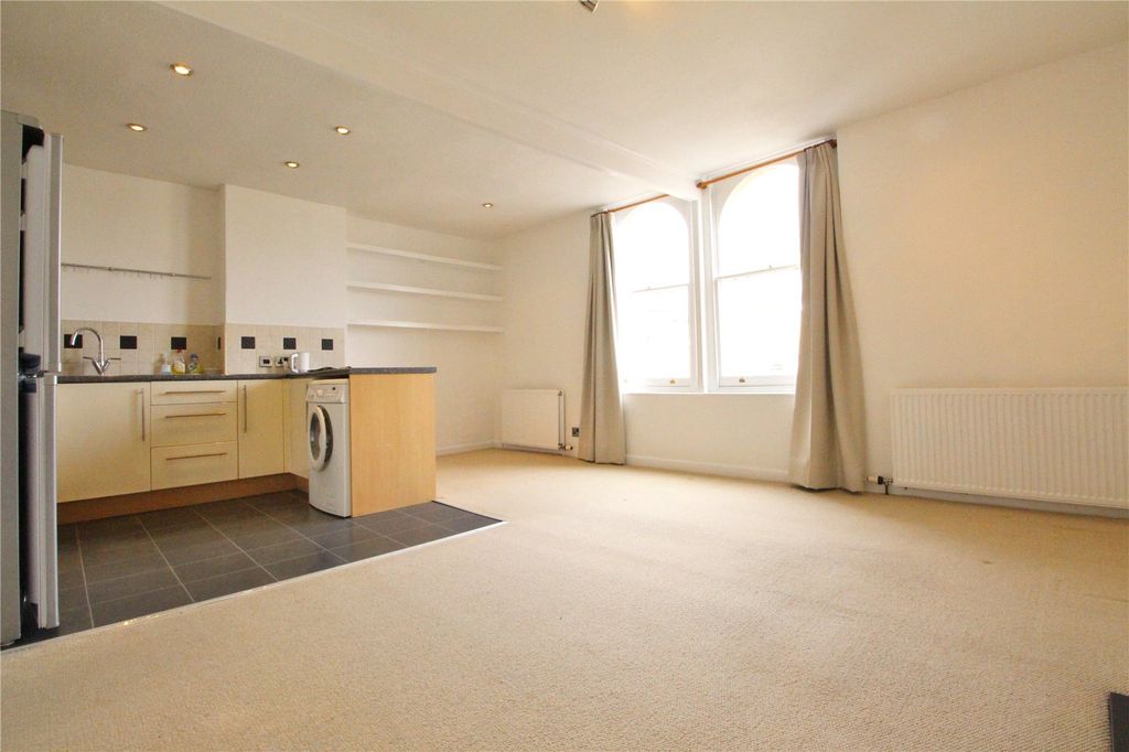 Property photo 2 of 7 Picture No. 12