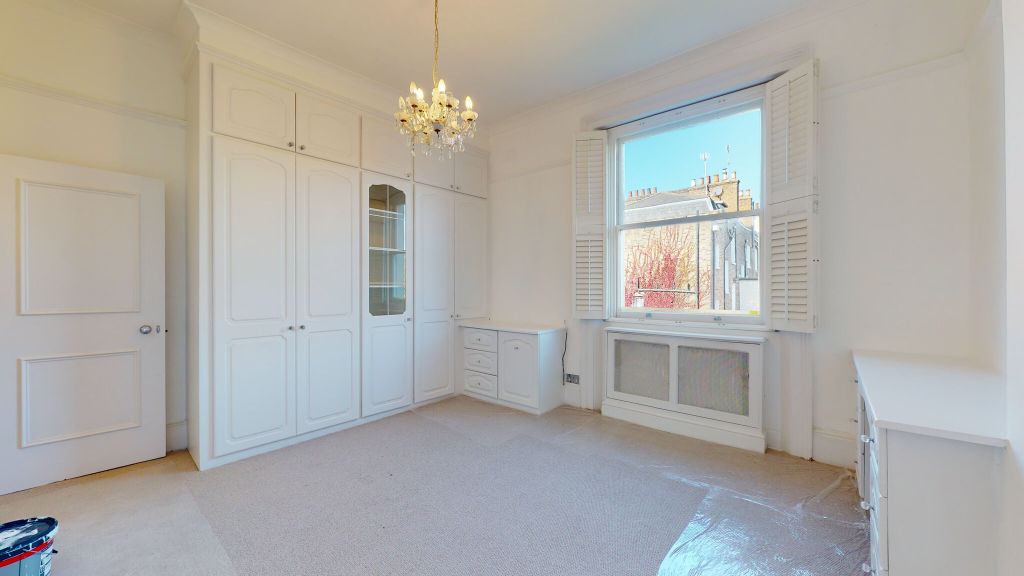 Property photo 3 of 18 Bedroom