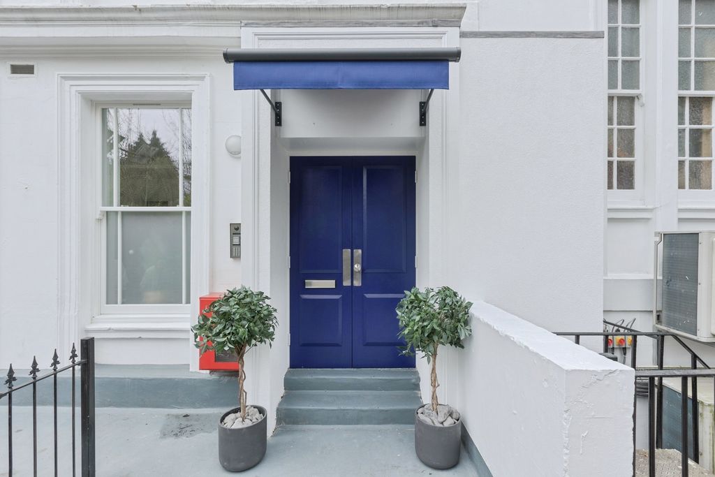 Property photo 2 of 11 External