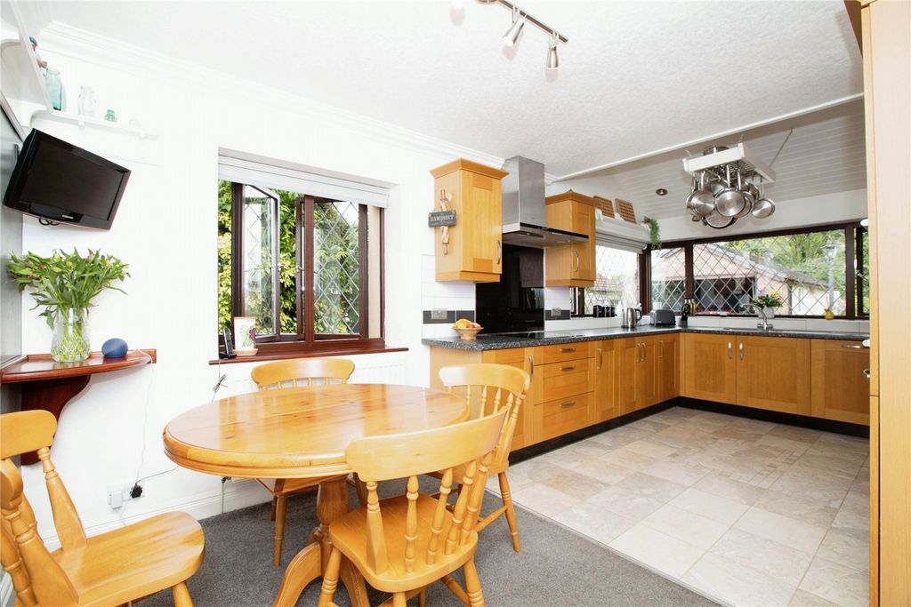 Property photo 3 of 23 Dining Kitchen