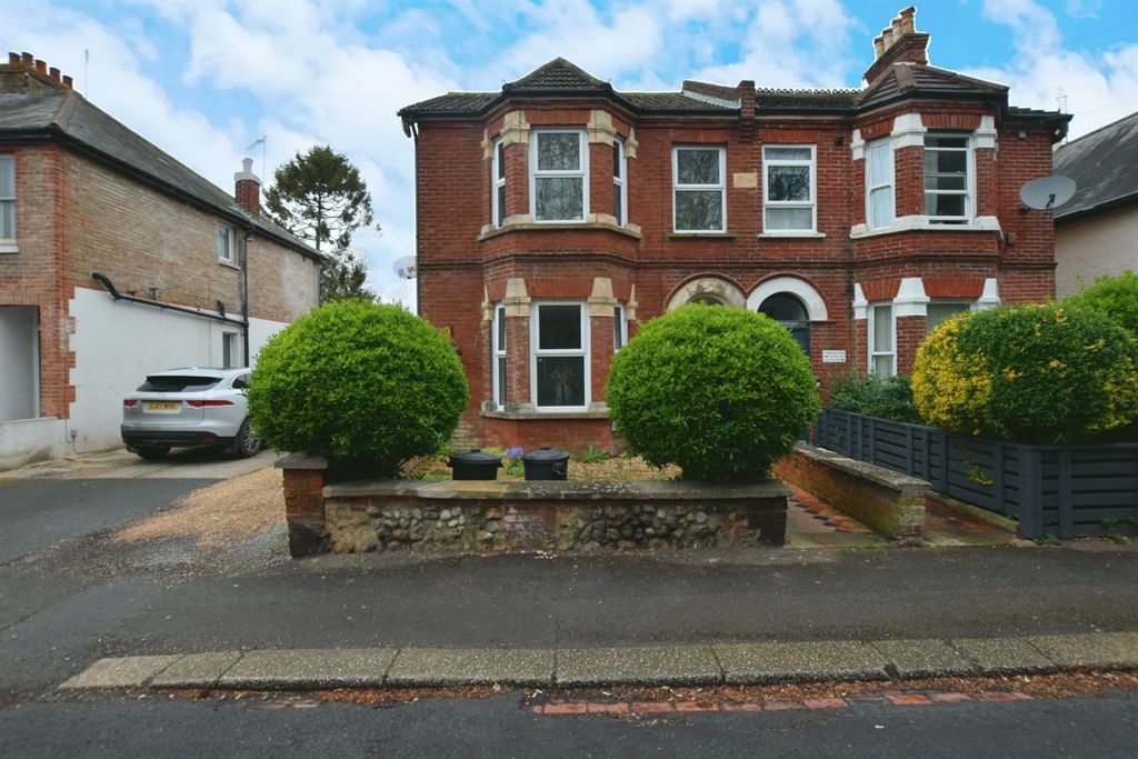 Property photo 1 of 10 (Main)