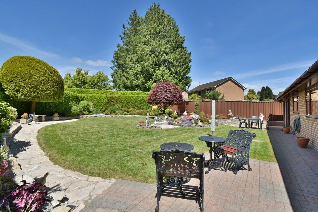 Property photo 2 of 33