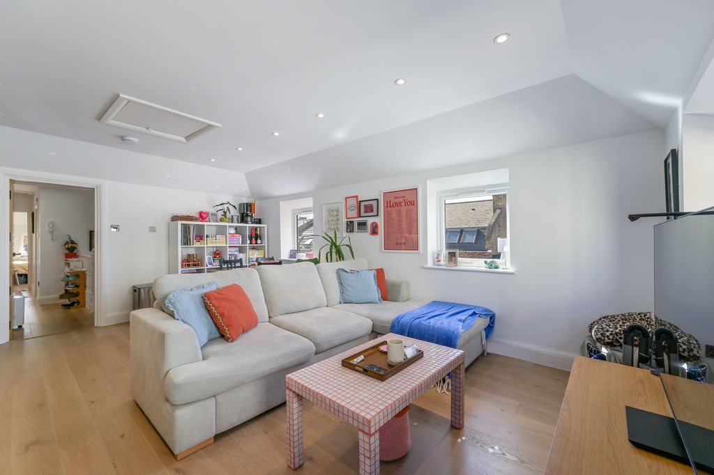 Property photo 2 of 8