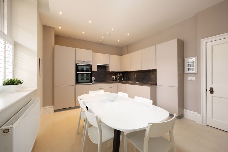 Property photo 2 of 11 Kitchen/Dining Room