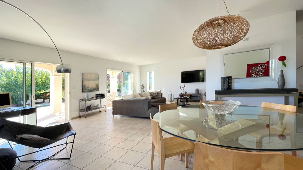 Property photo 3 of 36