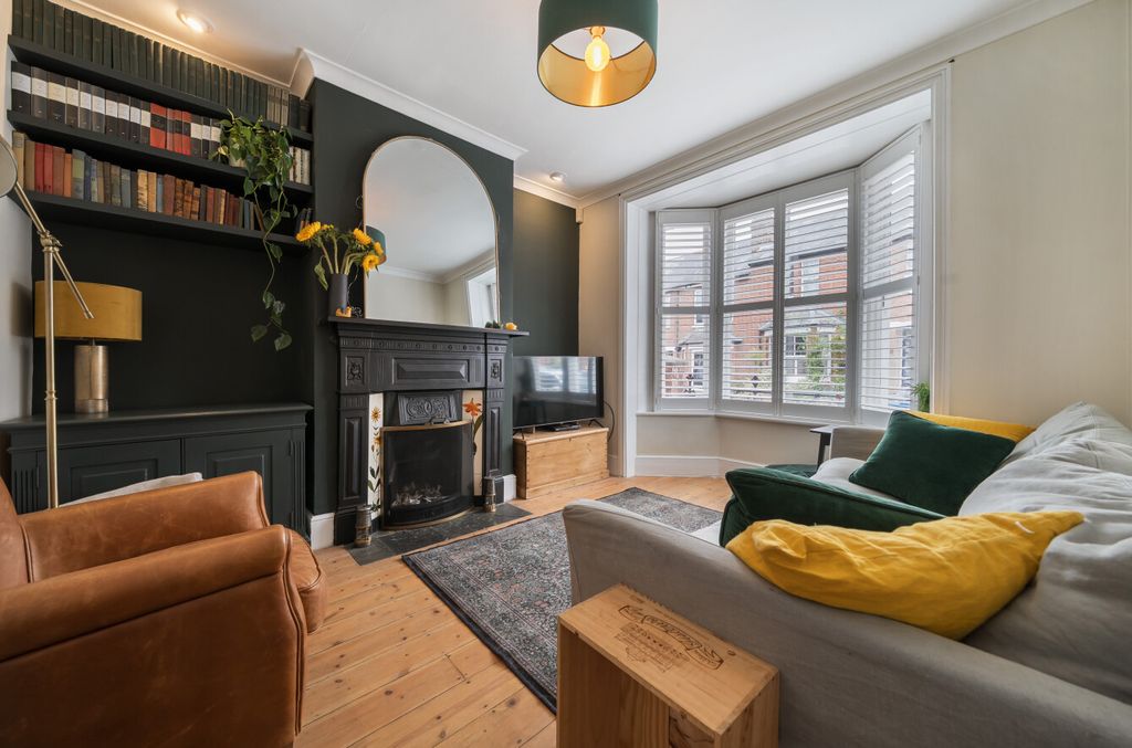 Property photo 3 of 13 1336754-28-689Cb7...