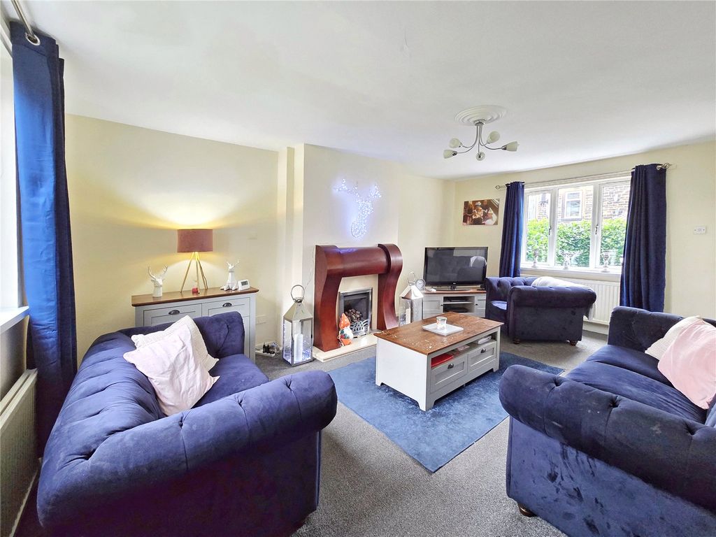 Property photo 2 of 14 Lounge