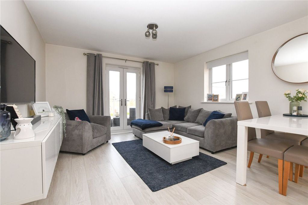 Property photo 3 of 11 Picture No. 12